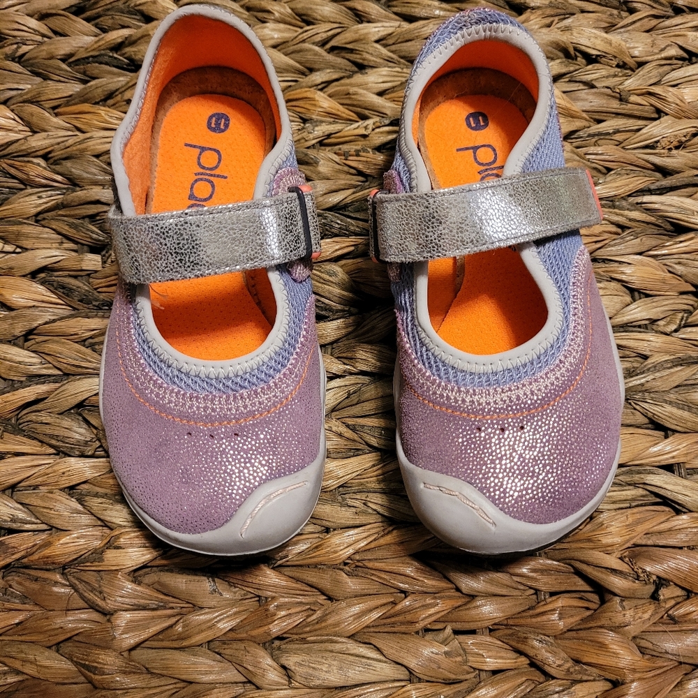 Plae Mary Jane shoes